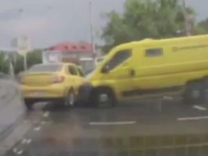 Dikkatsiz sürücü ortalığı birbirine kattı