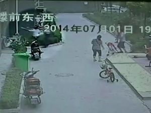 8. kattan düşen kızın hayatını kurtardı