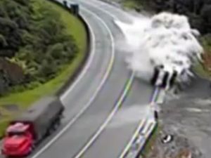 Aynı Yer Aynı Şekilde