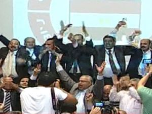 Darbe ile gelen zaferi göbek atarak kutladılar