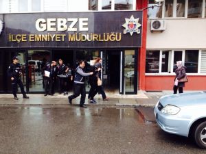 GEBZE ASAYİŞTEN FUHUŞ BASKINI! 3 GÖZALTI