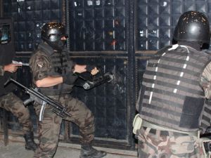 Adana polisinden film gibi narkotik operasyonu