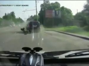 Aracın İçinden Böyle Fırladı