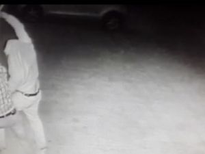 İnternet kafeden hırsızlık kamerada