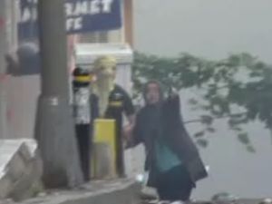 Eylemcilerin yanına gitti ve...